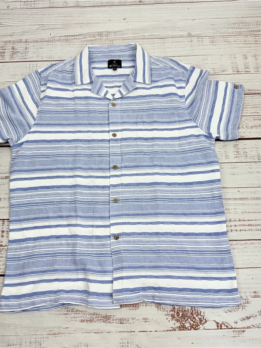 Ben Sherman Men’s Large blue and white striped button-down camp shirt